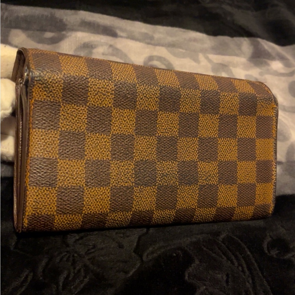 V.G.U.C Louis Vuitton Ebene Sarah Wallet, Does not SNAP‼️ - Picture 7 of 7